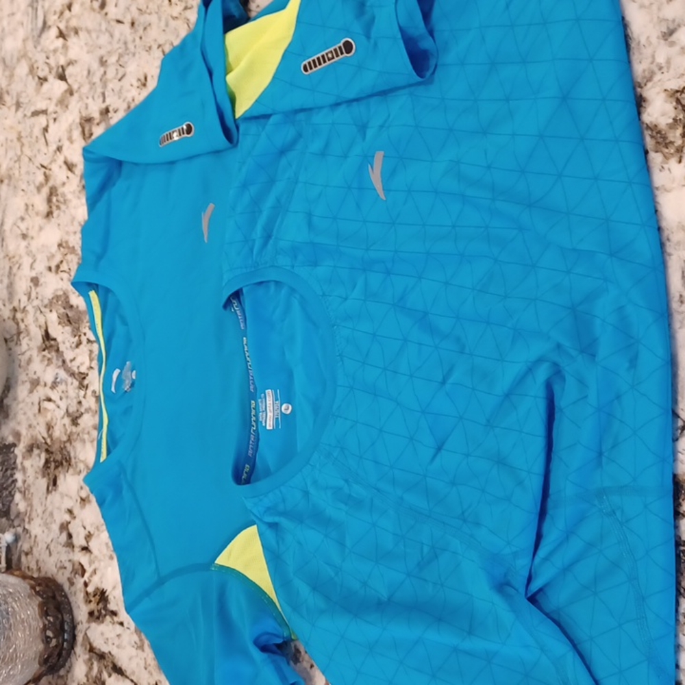 Anta women's sz large running shirts